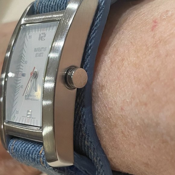 Croton Manhattan Watch Interchangeable Distressed Denim Bands Set with Case - Picture 2 of 11